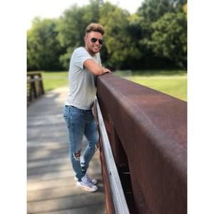 Meet your Posher, Chase